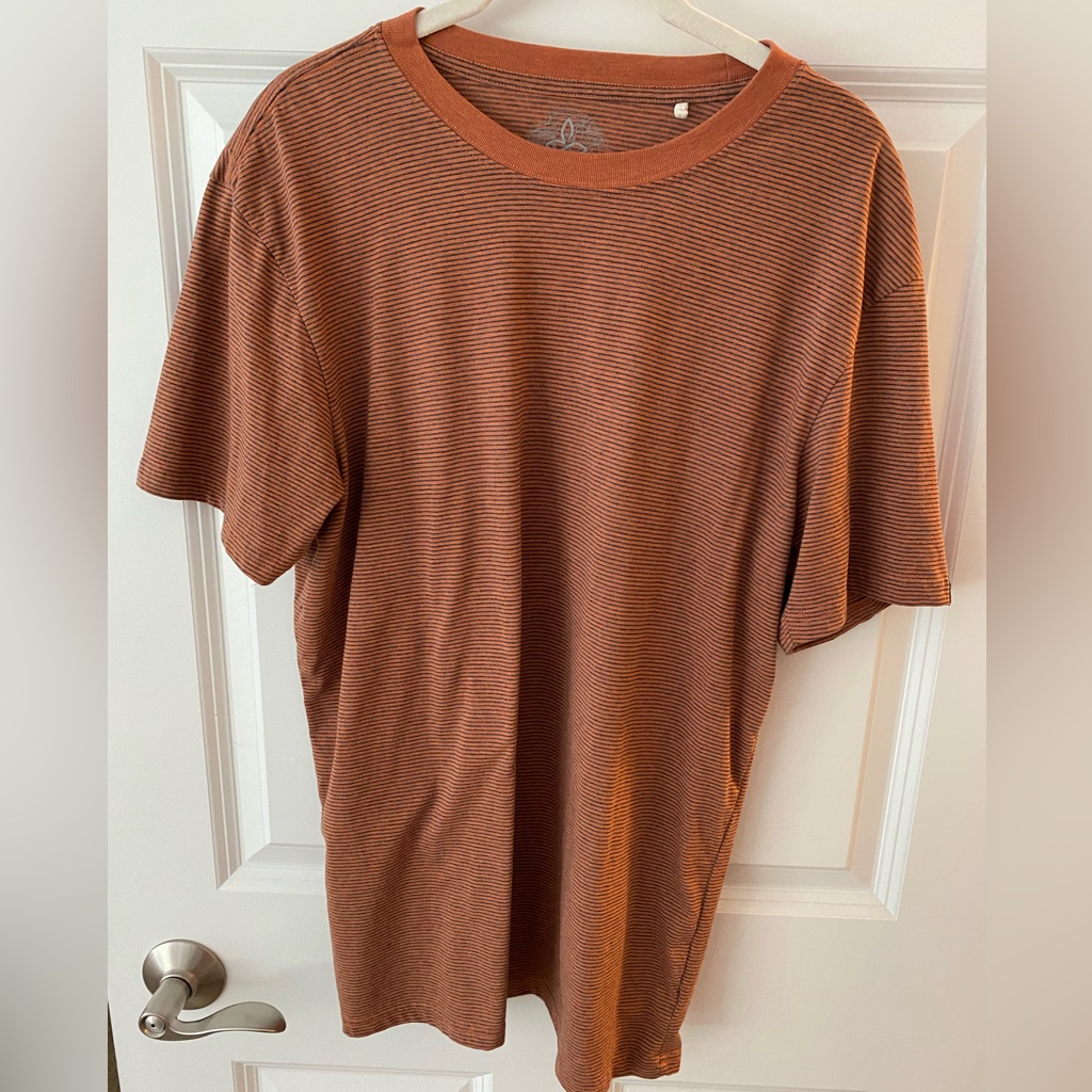 Prana Men’s Medium Rust And Gray Striped Tee